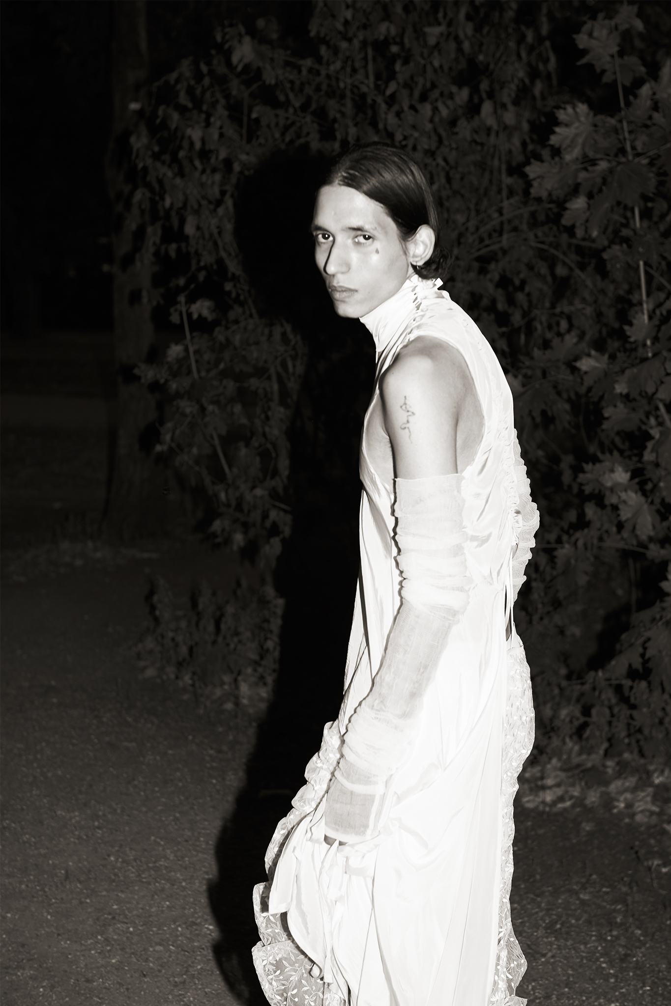 WeepingHusbandsAtTheFlowerShore_Daniela_Harsch_Final_Web_9