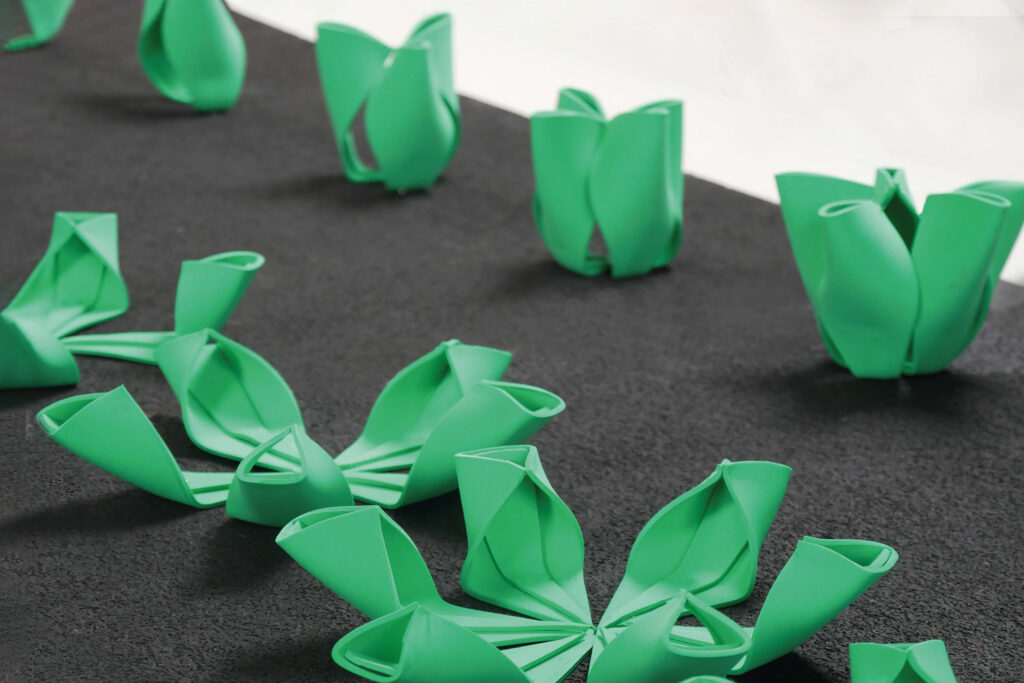 252DREIECKE_Ines_Michelis_Final_Web_1